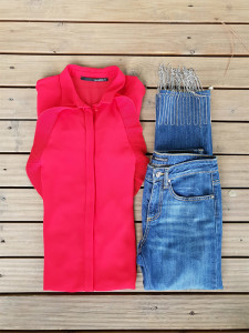 Jeans e camicia rossa della marca Annarita N, fotografate dall'alto in vendita presso Unionmoda Outlet